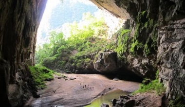 Thuong Stream–Swallows Cave